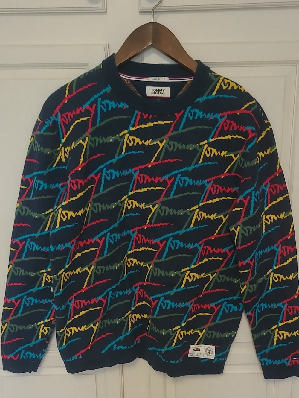 Tommy Hilfiger Crewneck Knit Oversized Sweater with Multicolor Signature Script